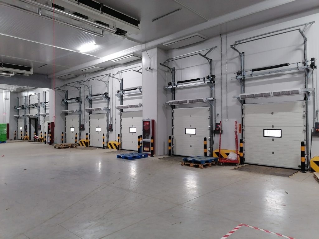 The difference between pipe cooling and air cooling in large cold storage
