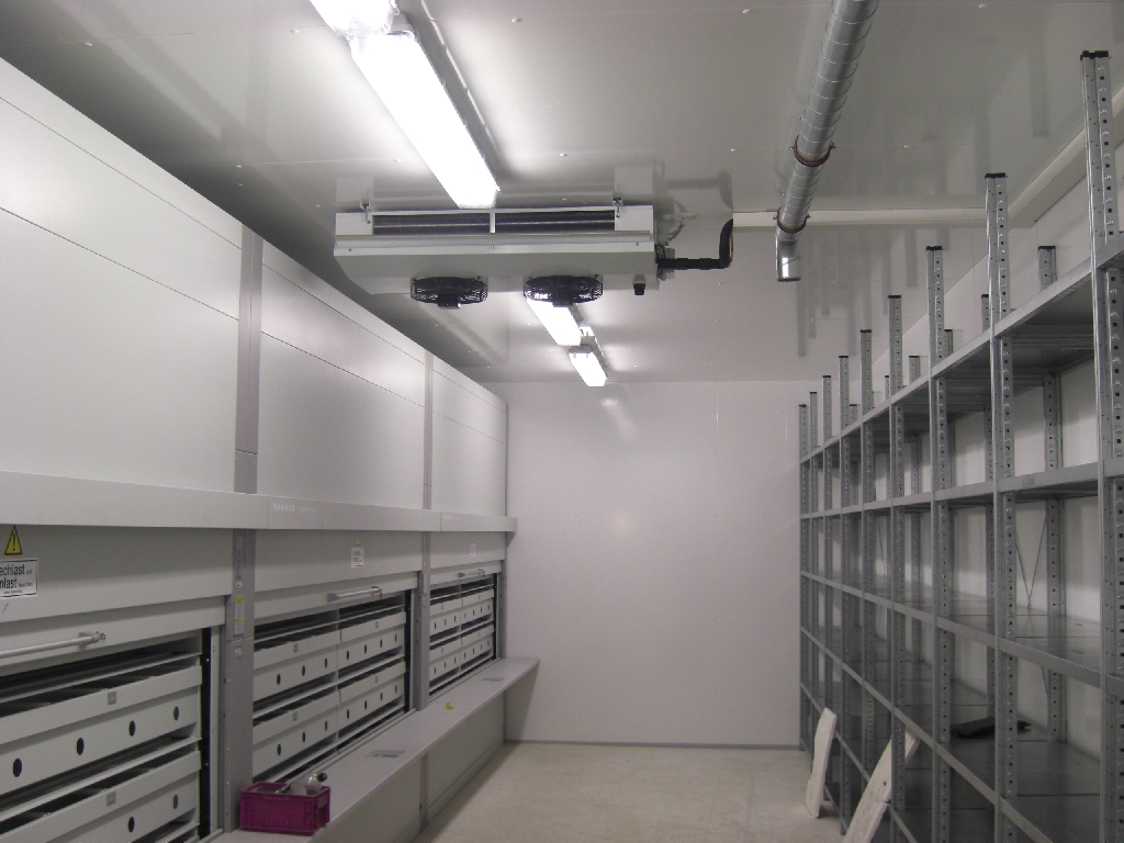 What is the humidity standard for medical device freezers?插图